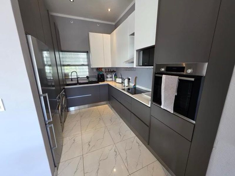 FULLY FURNISHED Duplex-Apartment is a perfect lock-up and go-in the perfect building. - Photo 7