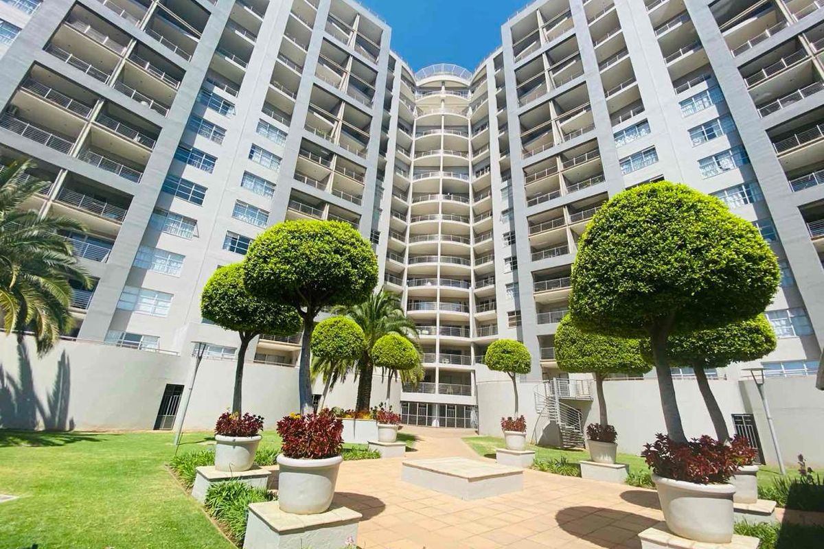 FULLY FURNISHED Duplex-Apartment is a perfect lock-up and go-in the perfect building. - Photo 2