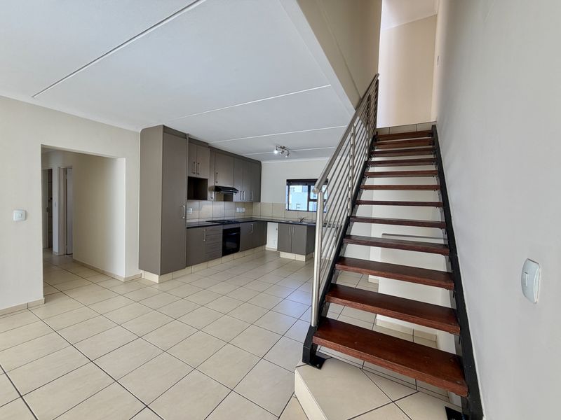 Stunning 4 bedroom apartment for sale in Barbeque Downs, Midrand modern living at its finest! - Photo 3