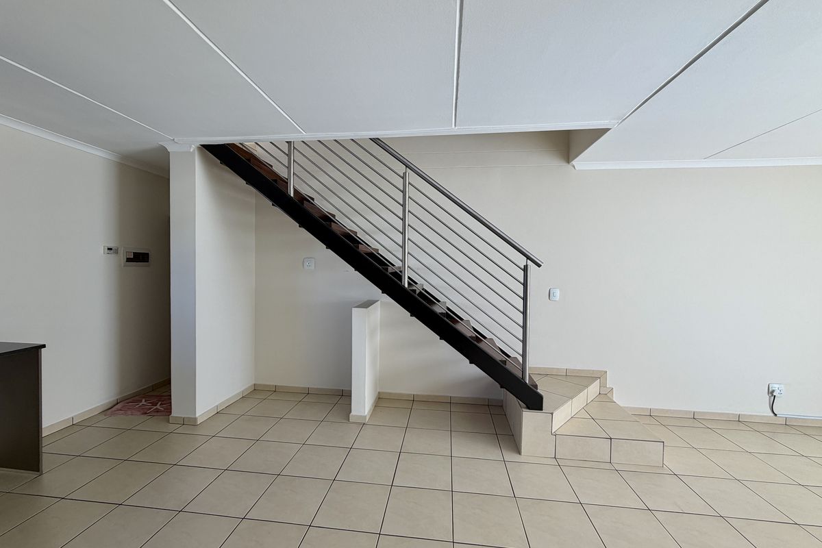 Stunning 4 bedroom apartment for sale in Barbeque Downs, Midrand modern living at its finest! - Photo 4