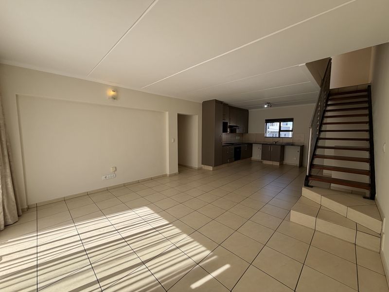 Stunning 4 bedroom apartment for sale in Barbeque Downs, Midrand modern living at its finest! - Photo 6
