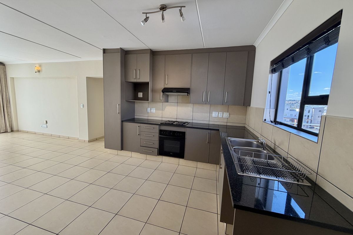 Stunning 4 bedroom apartment for sale in Barbeque Downs, Midrand modern living at its finest! - Photo 2