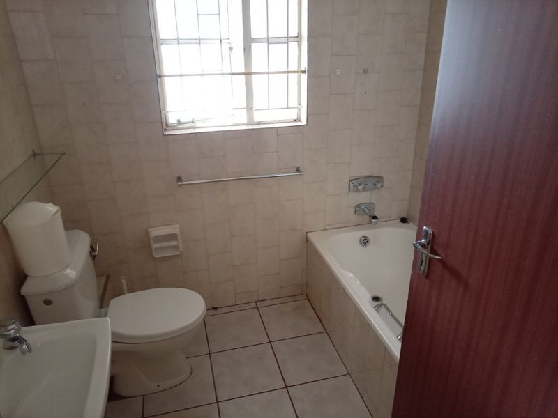 Charming 3 bedroom townhouse available to let in Standerton Central - ideal for comfortable living! - Photo 8