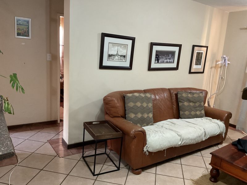 Modern Ground Floor Living in Olympus | Pet Friendly with Private Garden - Photo 10