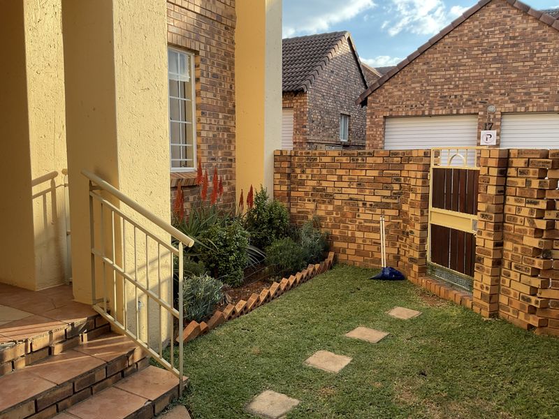 Modern Ground Floor Living in Olympus | Pet Friendly with Private Garden - Photo 7