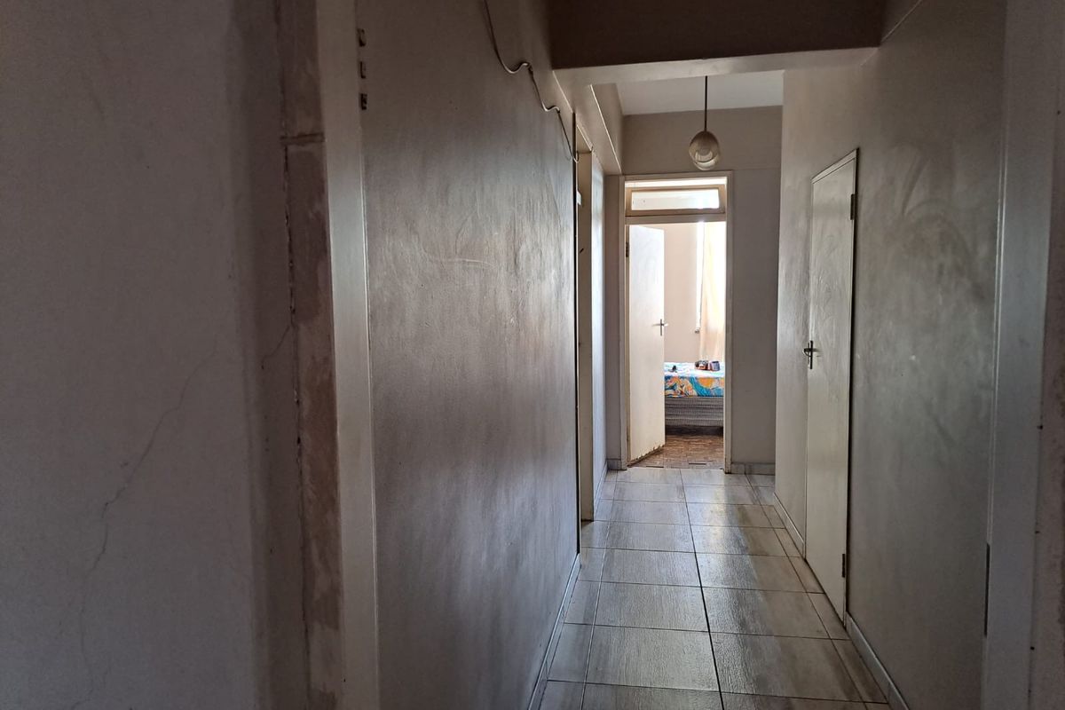 Apartment For Sale In Johannesburg - Photo 5