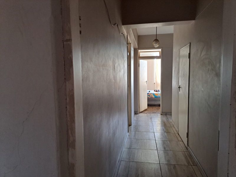 Apartment For Sale In Johannesburg - Photo 5