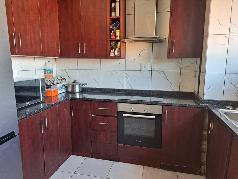 Apartment For Sale In Johannesburg - Photo 9