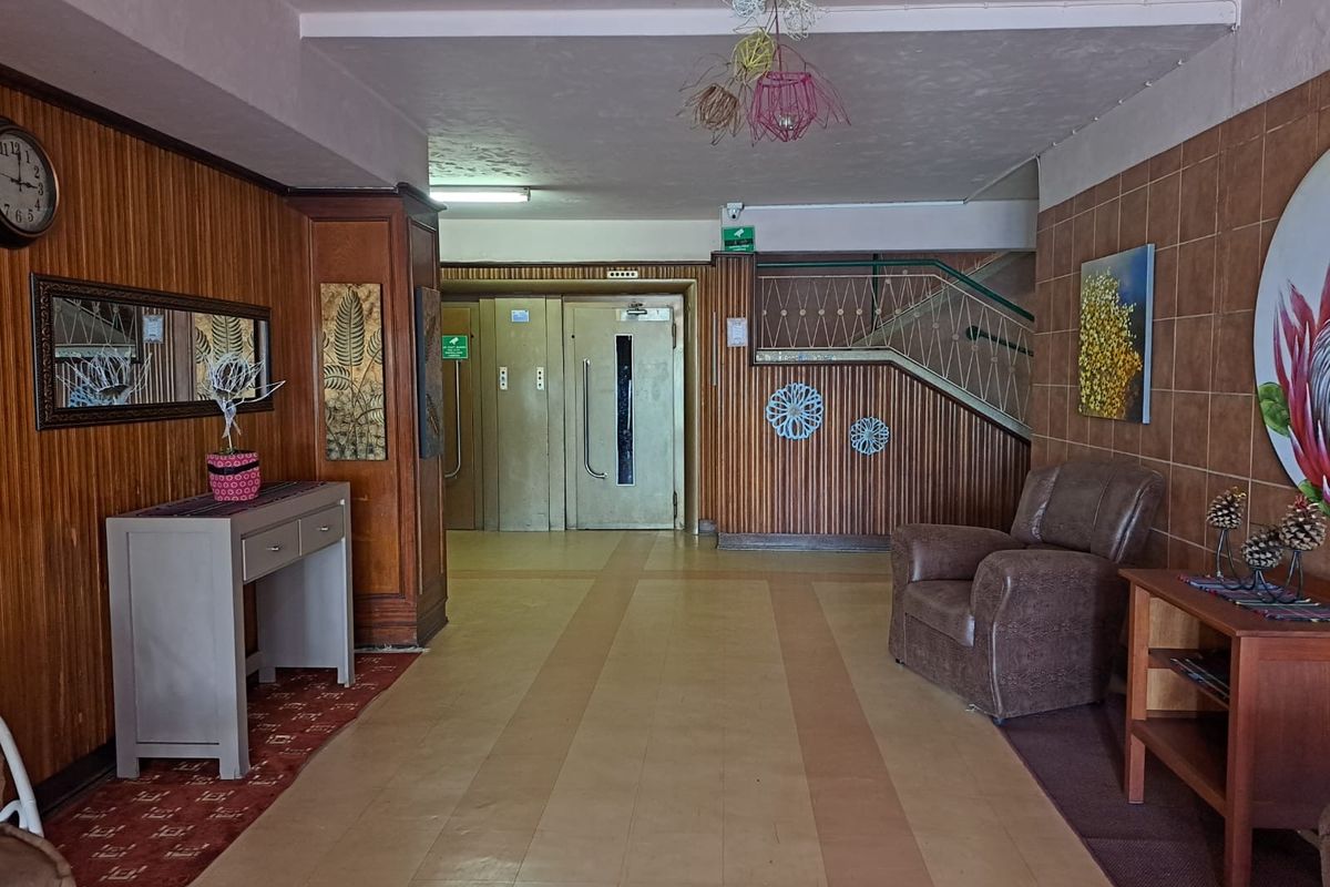 Apartment For Sale In Johannesburg - Photo 2