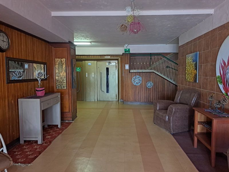 Apartment For Sale In Johannesburg - Photo 2