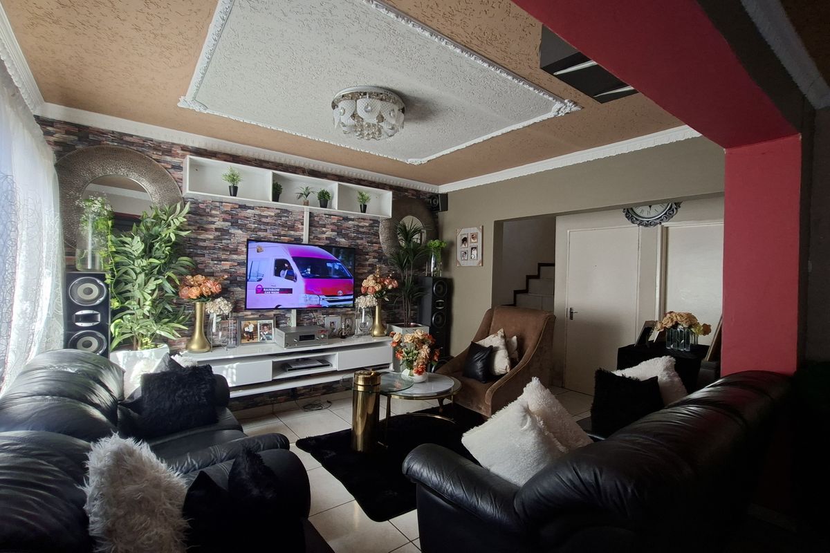 3 Bedroom Double Storey for Rent - Photo 3