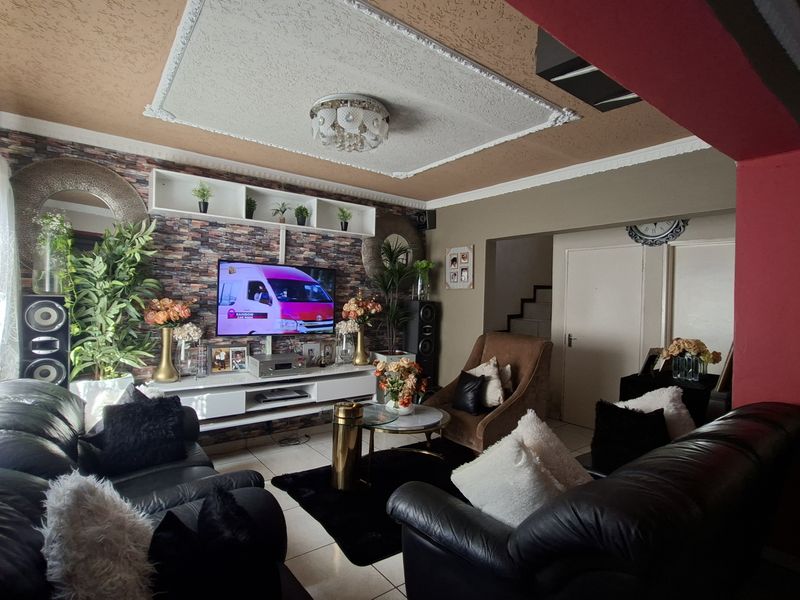 3 Bedroom Double Storey for Rent - Photo 3
