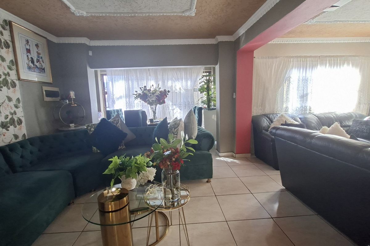 3 Bedroom Double Storey for Rent - Photo 2
