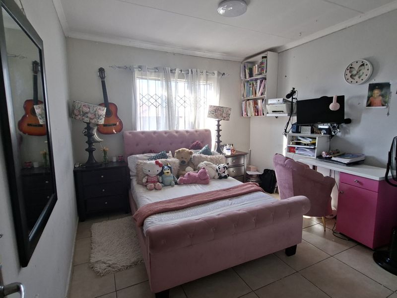 3 Bedroom Double Storey for Rent - Photo 10
