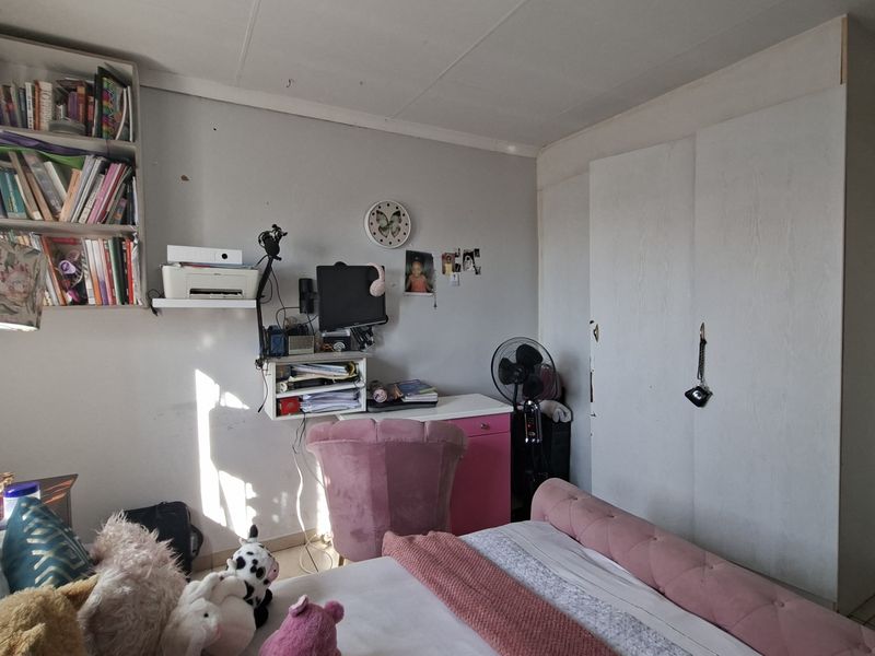 3 Bedroom Double Storey for Rent - Photo 9