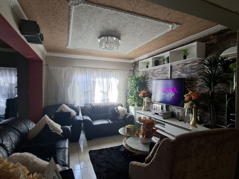 3 Bedroom Double Storey for Rent - Photo 6