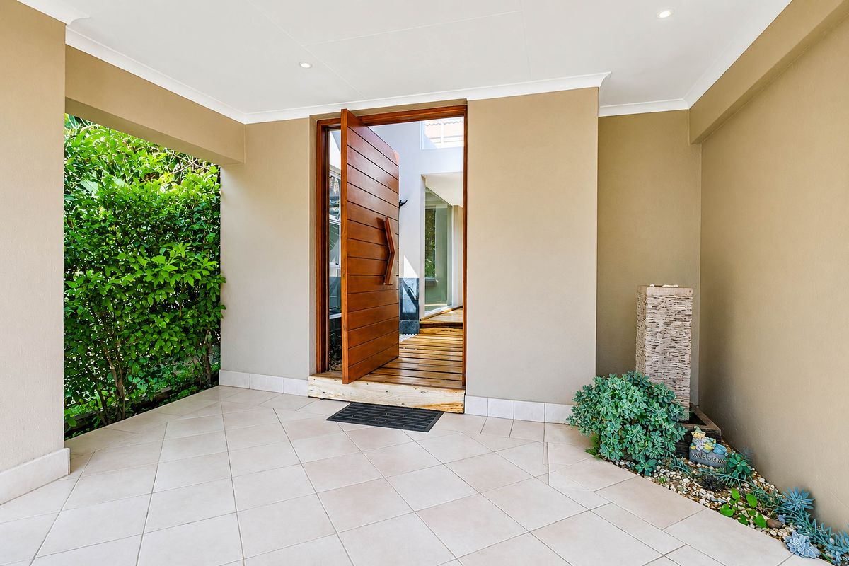 Blue Valley Golf Estate-Stylish Family Home - Photo 4