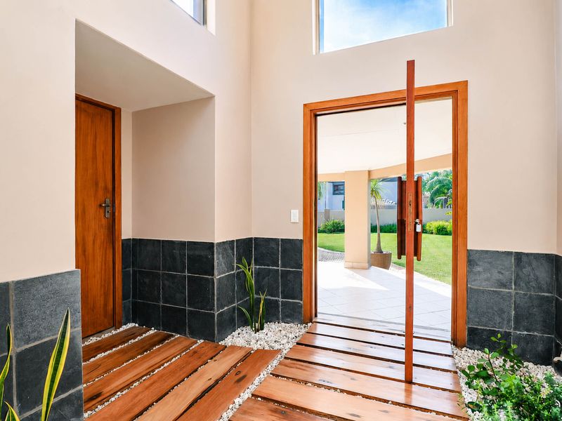 Blue Valley Golf Estate-Stylish Family Home - Photo 5