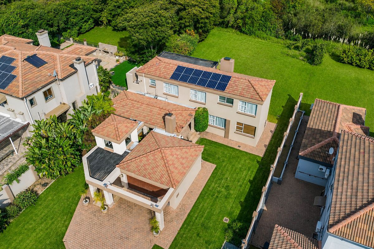 Blue Valley Golf Estate-Stylish Family Home - Photo 2