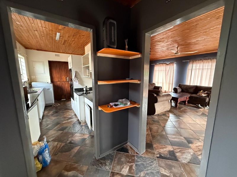 Prime Opportunity: Multi-Income Family Estate in Aerorand, Middelburg - Photo 8