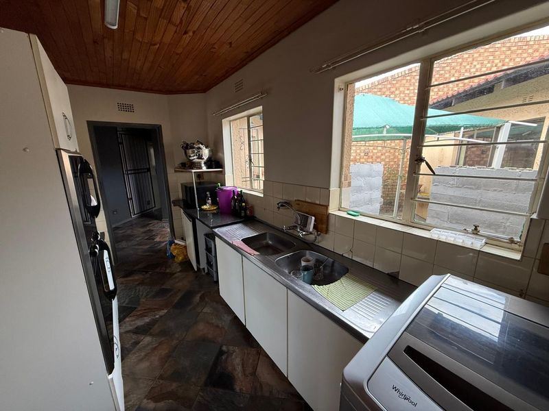 Prime Opportunity: Multi-Income Family Estate in Aerorand, Middelburg - Photo 9