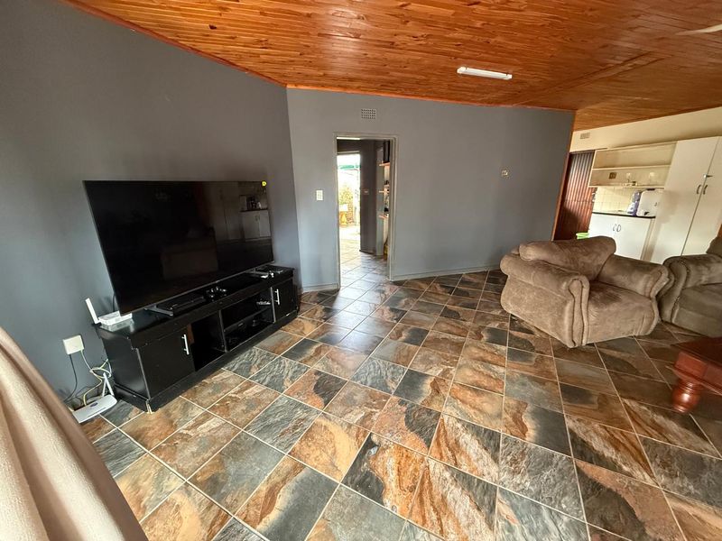 Prime Opportunity: Multi-Income Family Estate in Aerorand, Middelburg - Photo 7