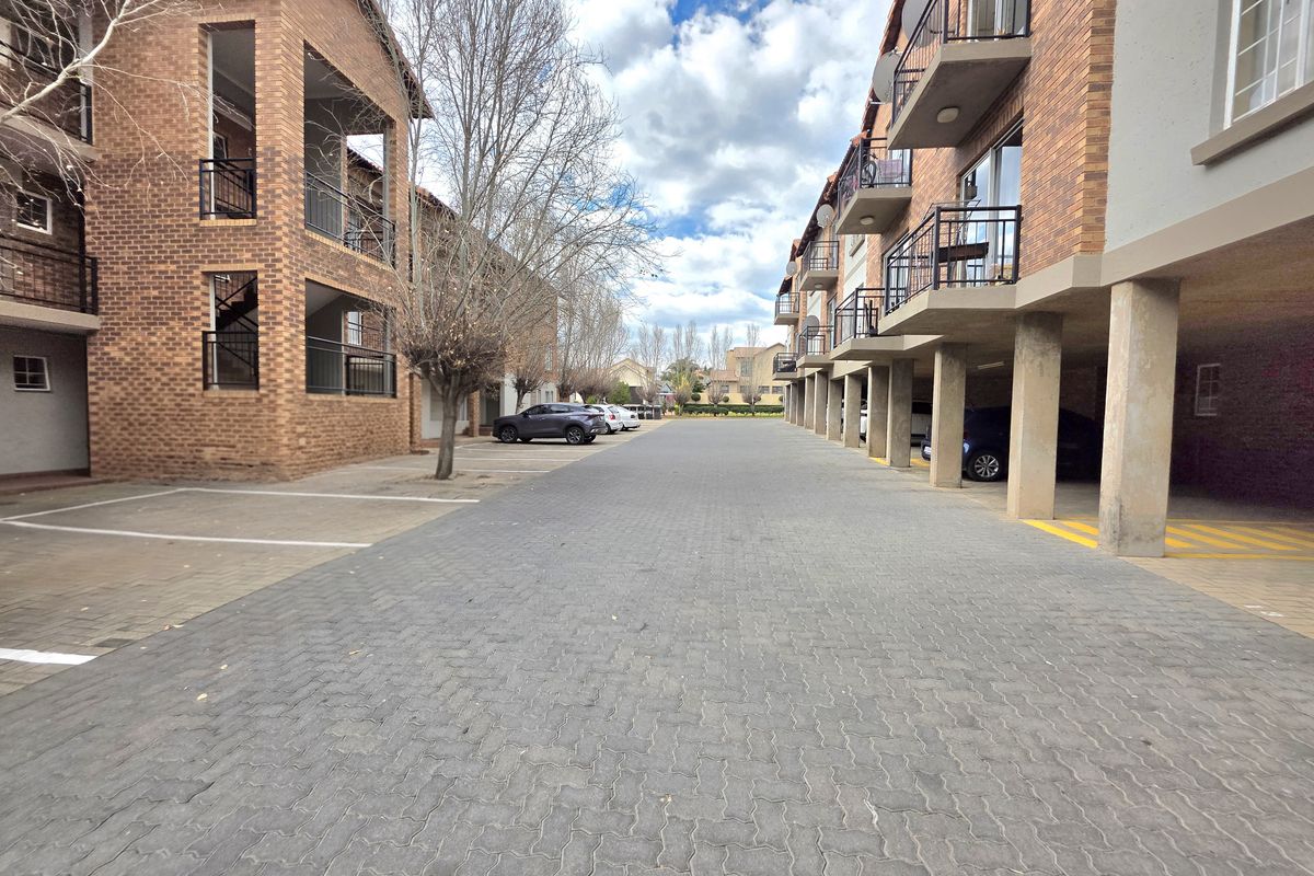 Calling First time Buyers or Investors! - Photo 3