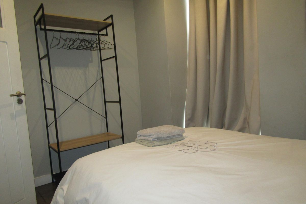 Apartment For Sale In Johannesburg - Photo 5