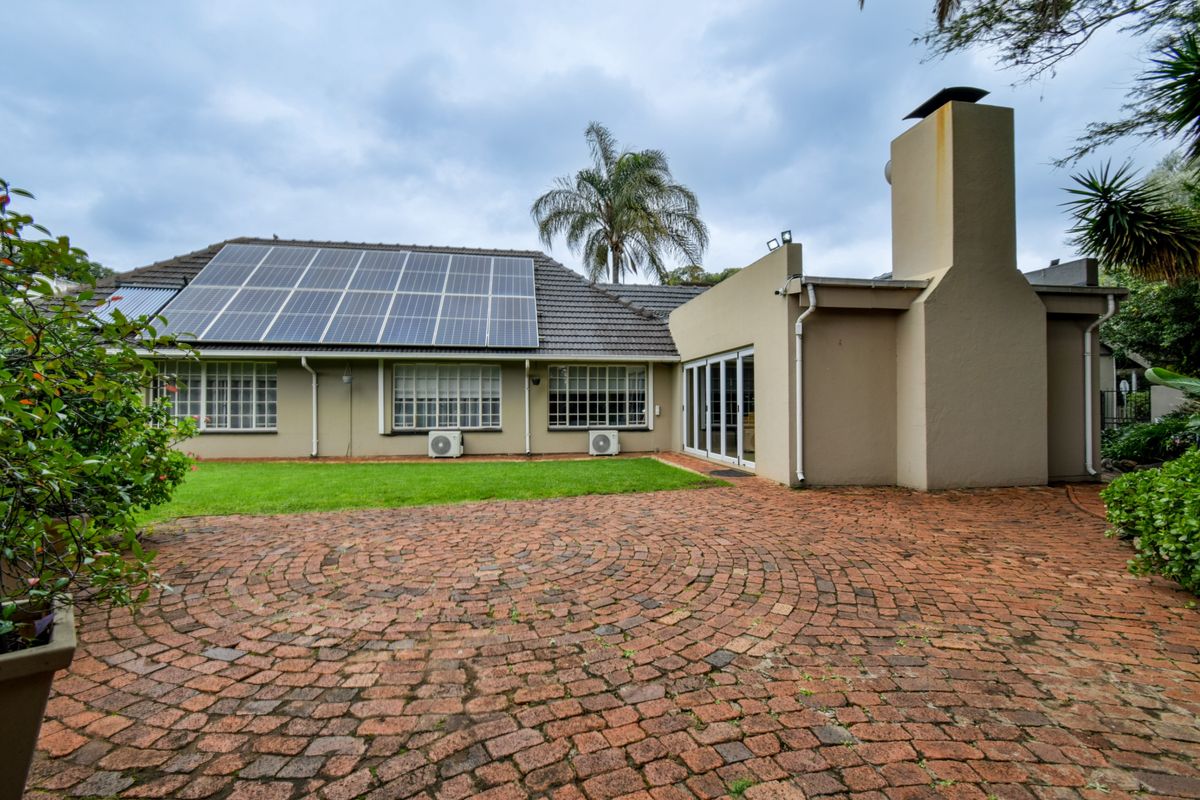 Perfect for families seeking space and comfort! - Photo 2