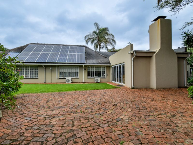 Perfect for families seeking space and comfort! - Photo 2