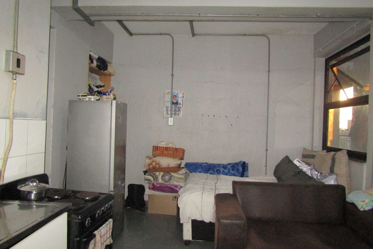 Apartment For Sale In Johannesburg - Photo 3