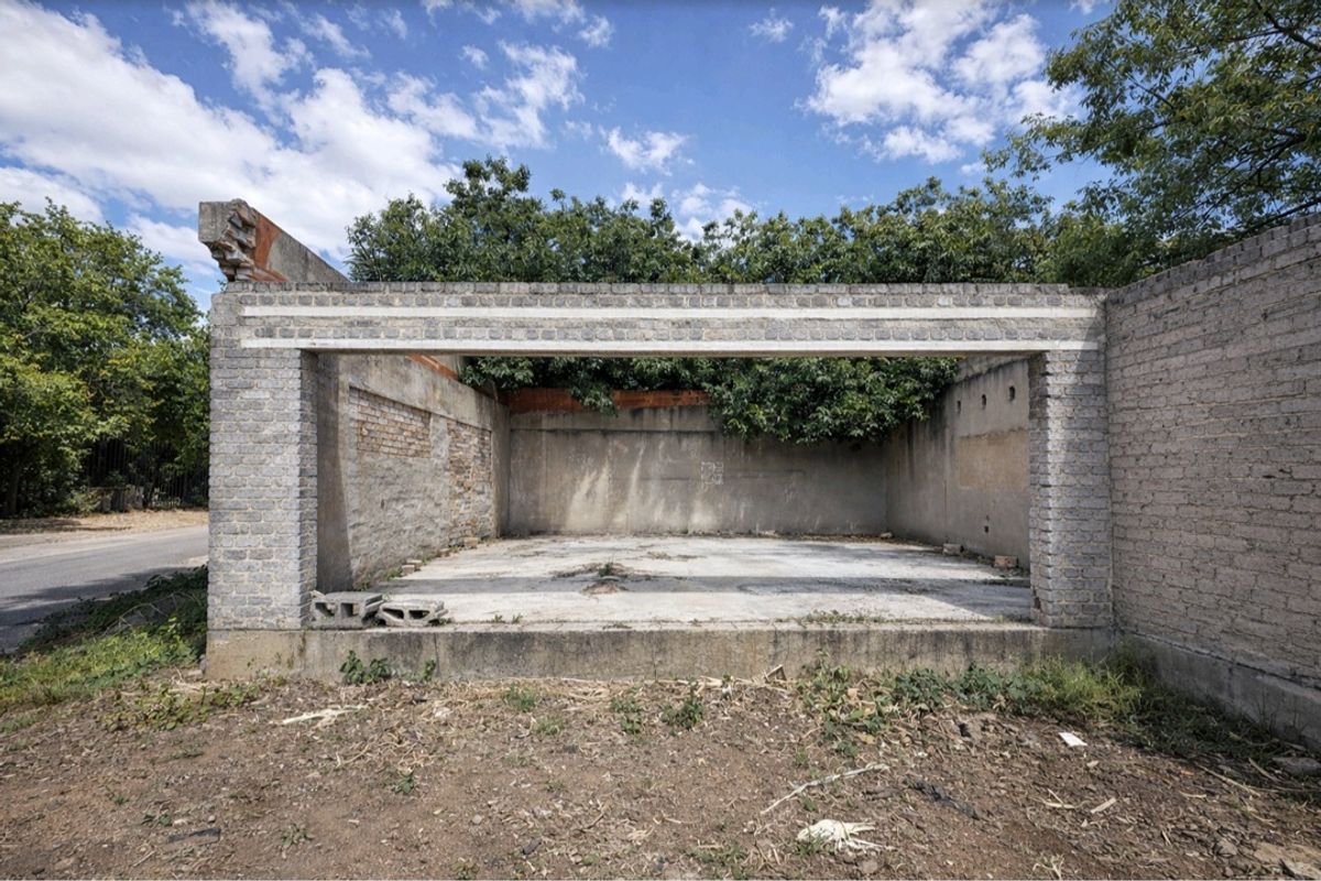 DEVELOPMENT OPPORTUNITY - PRIME 702m2 FULL-TITLE REZ STAND - Photo 2