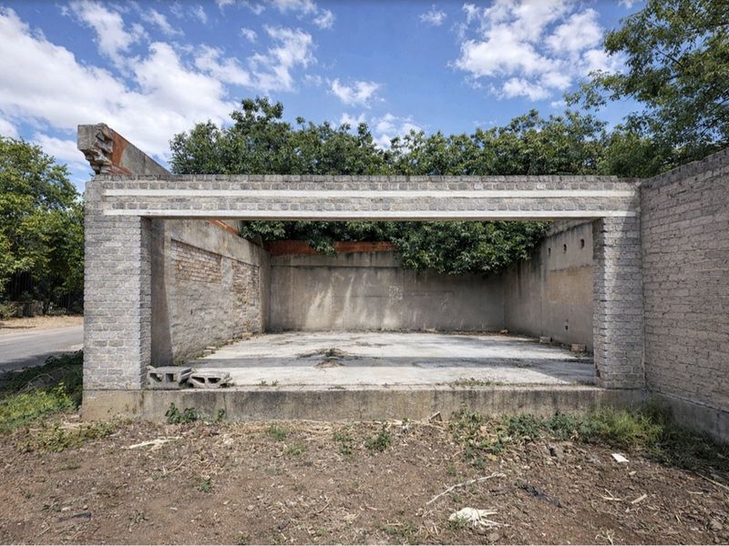 DEVELOPMENT OPPORTUNITY - PRIME 702m2 FULL-TITLE REZ STAND - Photo 2