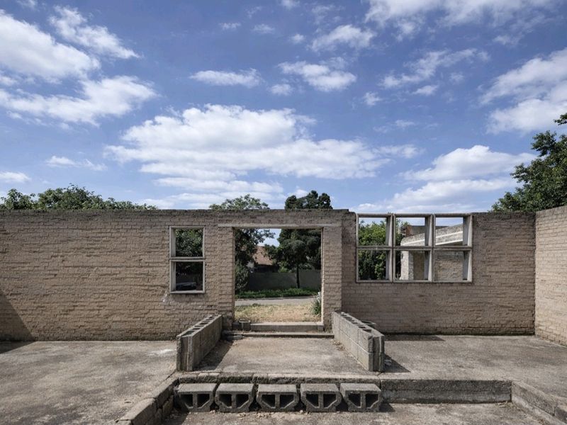 DEVELOPMENT OPPORTUNITY - PRIME 702m2 FULL-TITLE REZ STAND - Photo 4