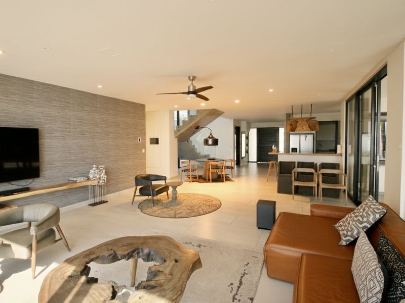 Ultra-Modern Coastal Luxury Overlooking Trafalgar Blue Flag Beach - Photo 4