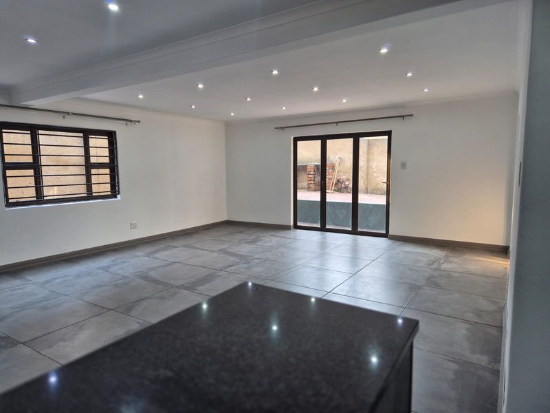 Incredible 3 Bedroom 2 Bath Home in A secure Estate Available for Sale n Kelvin, Sandton - Photo 9