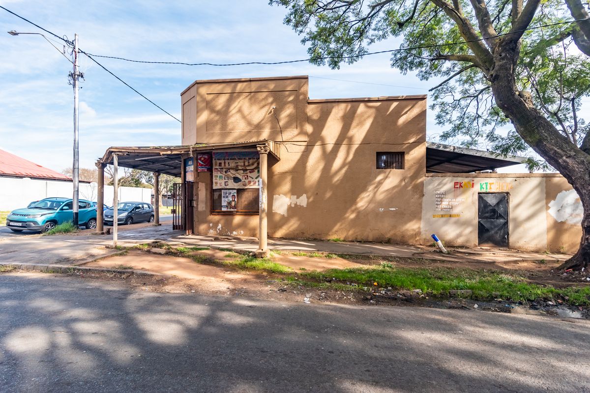 Turffontein Property with multiple income-generating opportunities - Photo 3