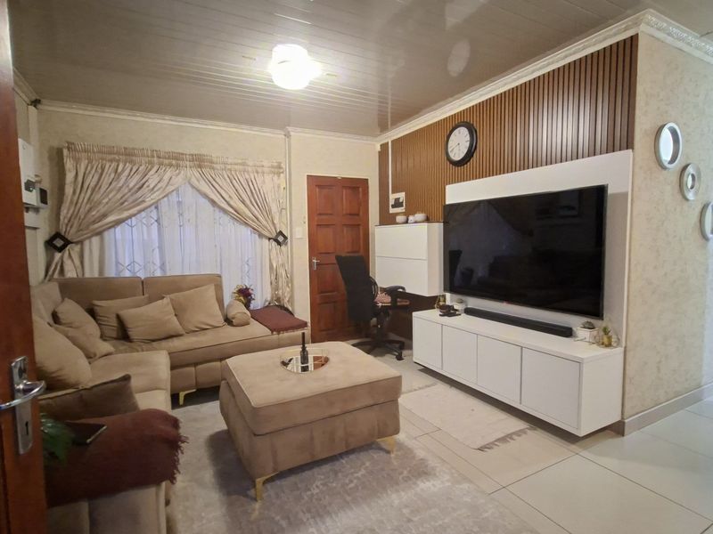Modern 3-Bed with Massive Expansion Potential - Photo 4