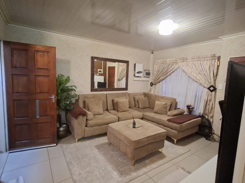 Modern 3-Bed with Massive Expansion Potential - Photo 3