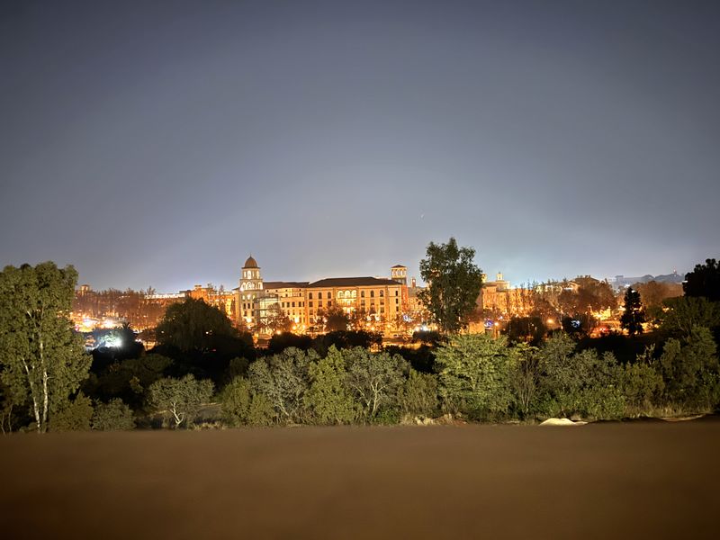 WOW! WOW! WOW! SERENITY WITHIN THE CITY! - Photo 1