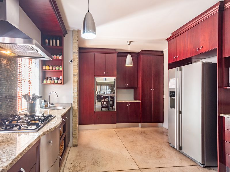 RENOVATED 3-BEDROOM CLUSTER HOME WITH COTTAGE & POOL - EMIGRATION SALE - Photo 7