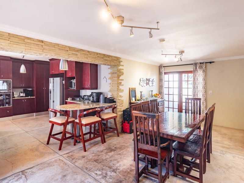RENOVATED 3-BEDROOM CLUSTER HOME WITH COTTAGE & POOL - EMIGRATION SALE - Photo 2