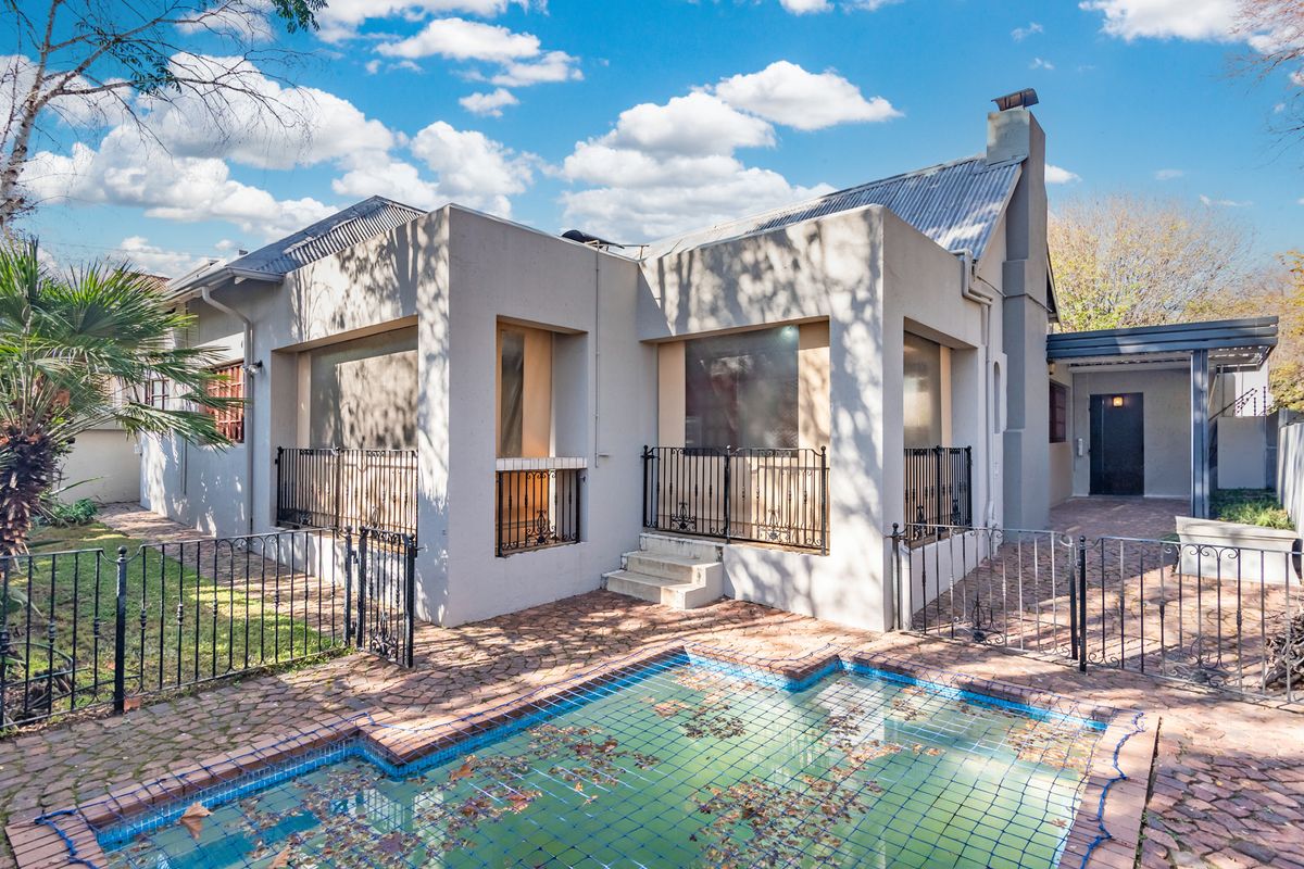 RENOVATED 3-BEDROOM CLUSTER HOME WITH COTTAGE & POOL - EMIGRATION SALE - Photo 3