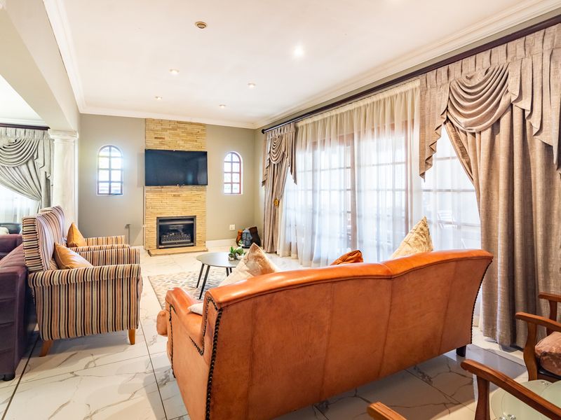 RENOVATED 3-BEDROOM CLUSTER HOME WITH COTTAGE & POOL - EMIGRATION SALE - Photo 10
