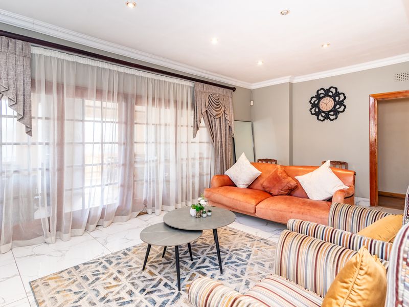 RENOVATED 3-BEDROOM CLUSTER HOME WITH COTTAGE & POOL - EMIGRATION SALE - Photo 9