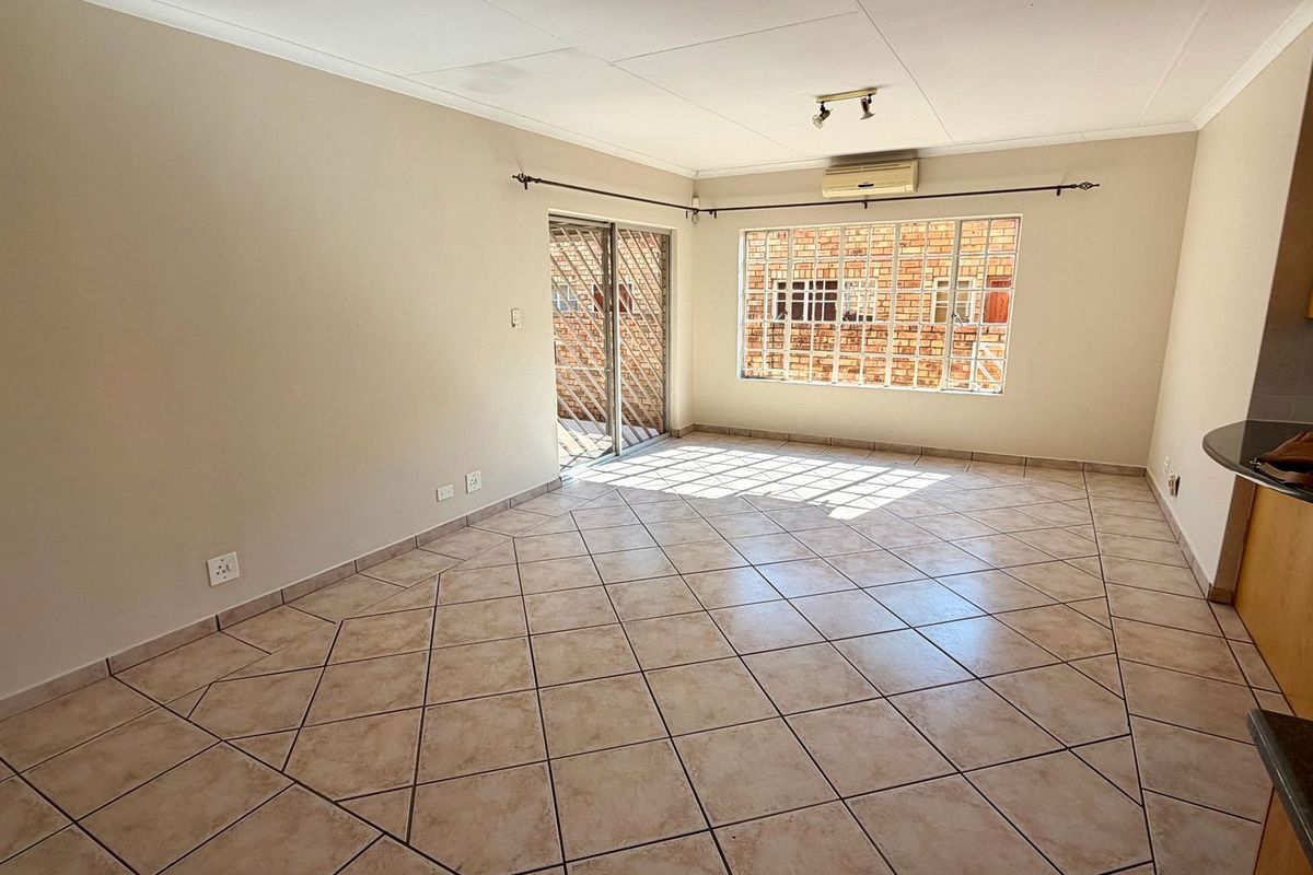 Excellent Location - Secure Estate! - Photo 4