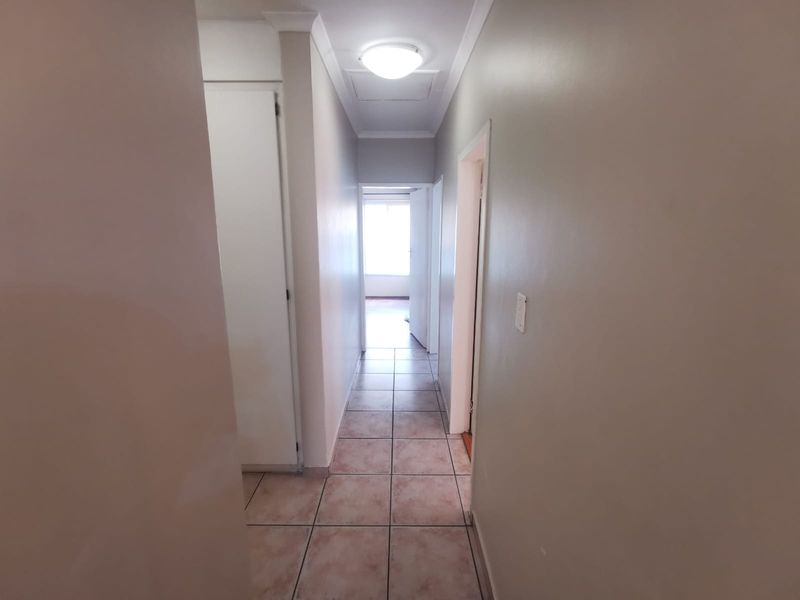 Excellent Location - Secure Estate! - Photo 9