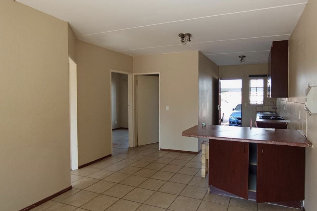 Stunning 2-bedroom apartment for sale in Theresapark, Akasia—modern living in a vibrant community! - Photo 5