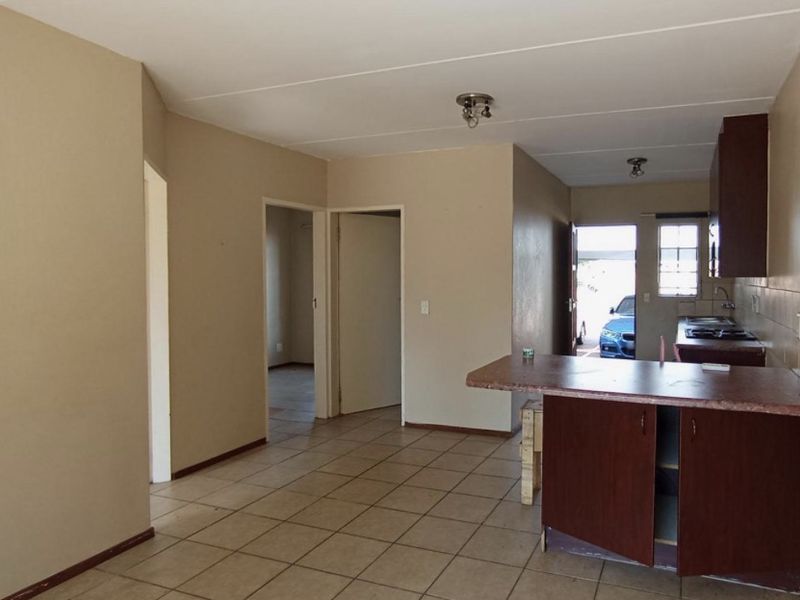 Stunning 2-bedroom apartment for sale in Theresapark, Akasia—modern living in a vibrant community! - Photo 5