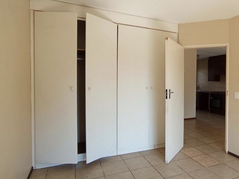 Stunning 2-bedroom apartment for sale in Theresapark, Akasia—modern living in a vibrant community! - Photo 10